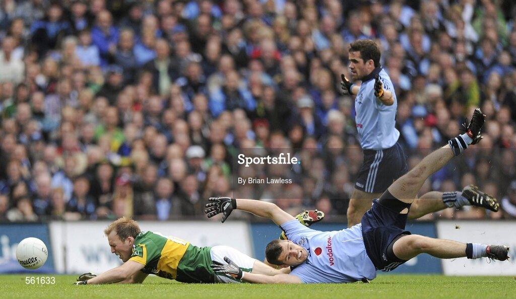 18 September 2011; Darran O'Sullivan, Kerry, in action against Kevin McManamon and Ger Brennan, right, Dublin. GAA Football All-Ireland Senior Championship Final, Kerry v Dublin, Croke Park, Dublin. Picture credit: Brian Lawless / SPORTSFILE