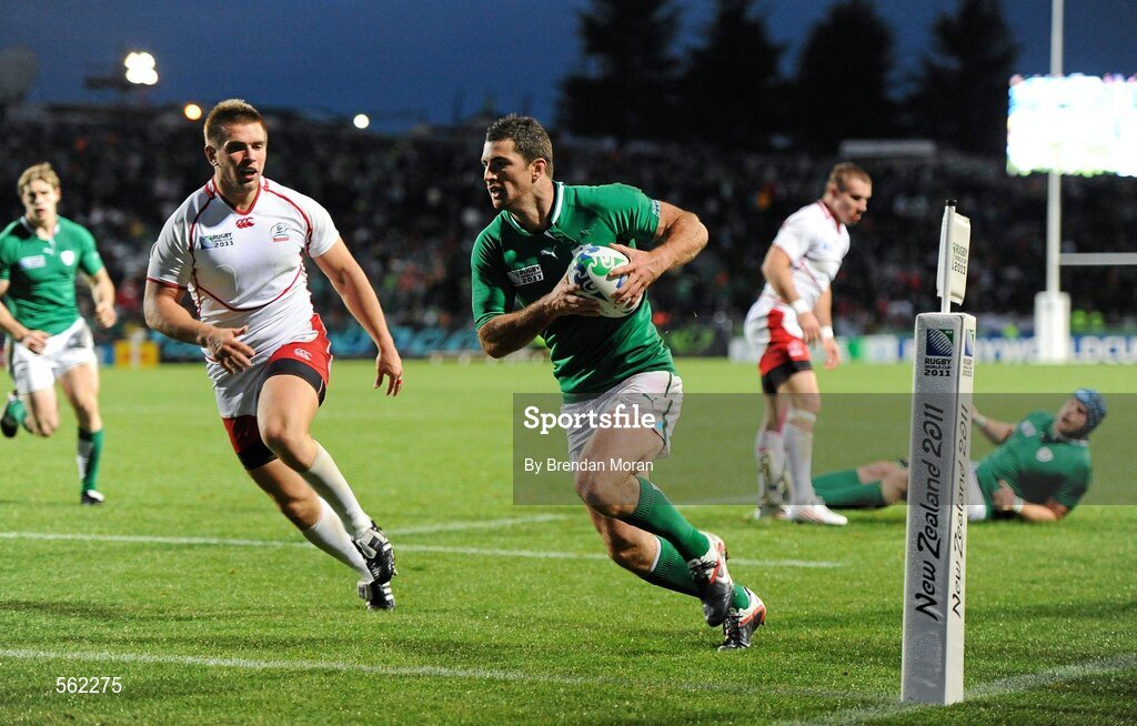 25 September 2011; Rob Kearney, Ireland, runs through to score his side's seventh try against Russia. 2011 Rugby World Cup, Pool C, Ireland v Russia, Rotorua International Stadium, Rotorua, New Zealand. Picture credit: Brendan Moran / SPORTSFILE