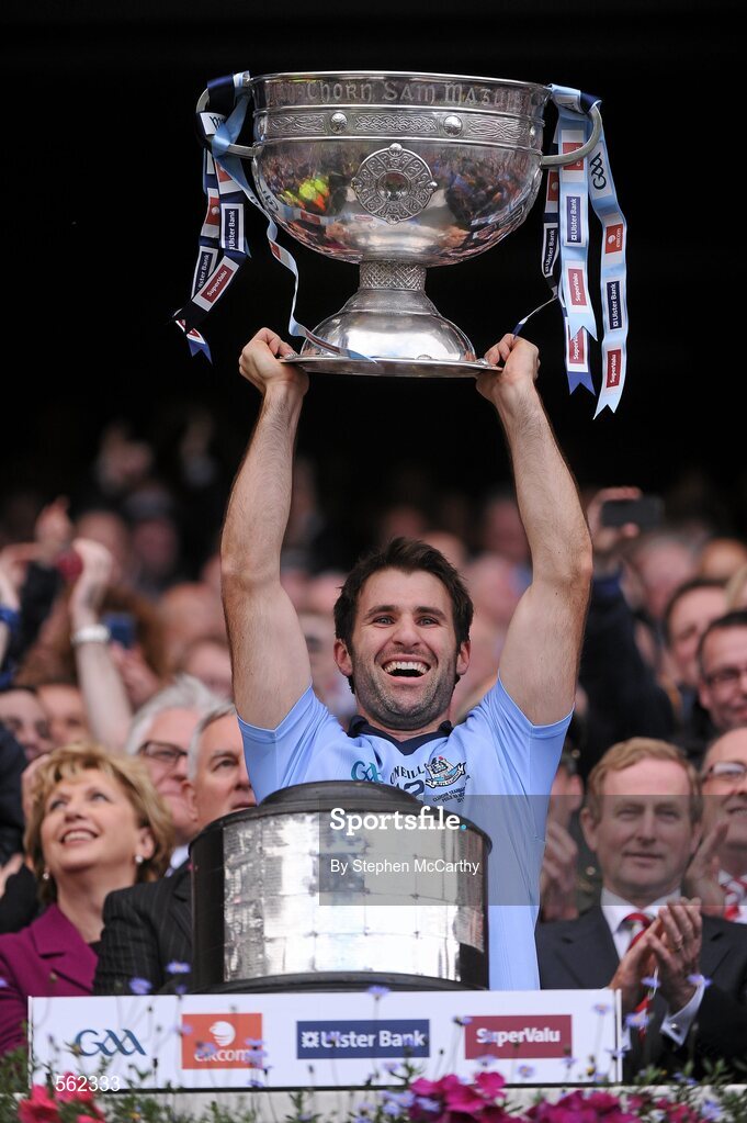 18 September 2011; Dublin captain Bryan Cullen lifts The Sam Maguire Cup. GAA Football All-Ireland Senior Championship Final, Kerry v Dublin, Croke Park, Dublin. Picture credit: Stephen McCarthy / SPORTSFILE