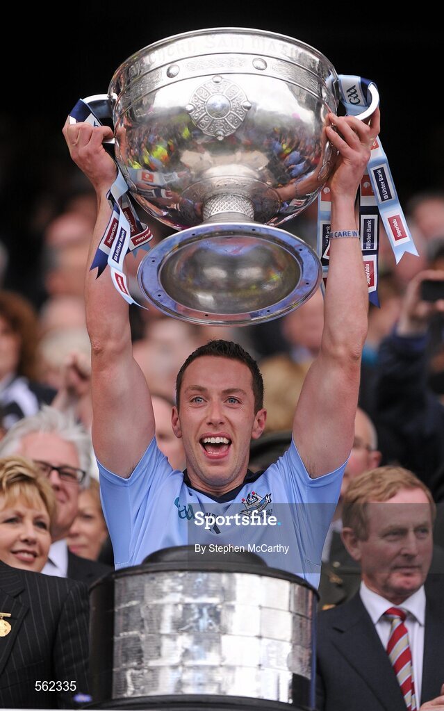 18 September 2011; Barry Cahill, Dublin, lifts The Sam Maguire Cup. GAA Football All-Ireland Senior Championship Final, Kerry v Dublin, Croke Park, Dublin. Picture credit: Stephen McCarthy / SPORTSFILE