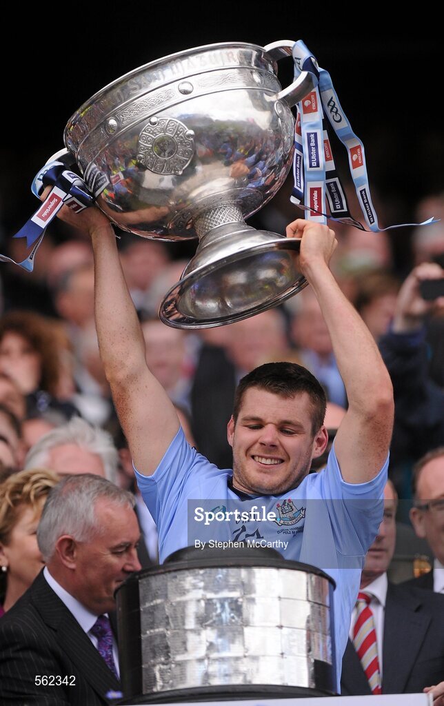 18 September 2011; Kevin McManamon, Dublin, lifts The Sam Maguire Cup. GAA Football All-Ireland Senior Championship Final, Kerry v Dublin, Croke Park, Dublin. Picture credit: Stephen McCarthy / SPORTSFILE