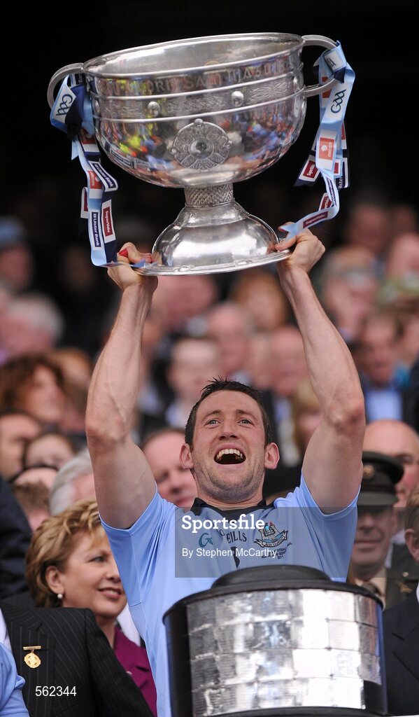 18 September 2011; Denis Bastick, Dublin, lifts The Sam Maguire Cup. GAA Football All-Ireland Senior Championship Final, Kerry v Dublin, Croke Park, Dublin. Picture credit: Stephen McCarthy / SPORTSFILE