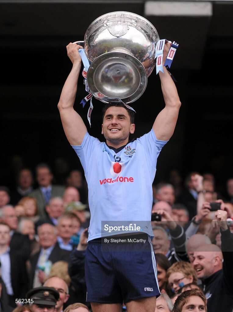 18 September 2011; Bernard Brogan, Dublin, lifts The Sam Maguire Cup. GAA Football All-Ireland Senior Championship Final, Kerry v Dublin, Croke Park, Dublin. Picture credit: Stephen McCarthy / SPORTSFILE