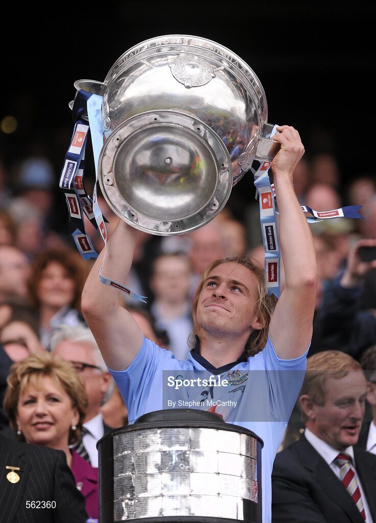 18 September 2011; Sean Murray, Dublin, lifts The Sam Maguire Cup. GAA Football All-Ireland Senior Championship Final, Kerry v Dublin, Croke Park, Dublin. Picture credit: Stephen McCarthy / SPORTSFILE