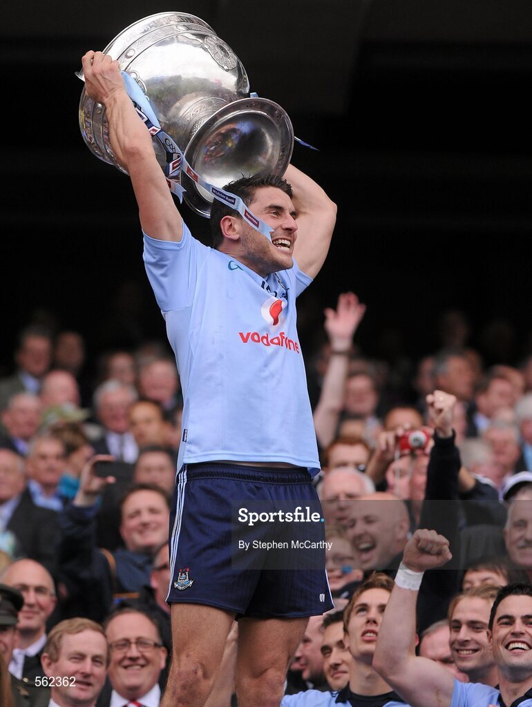 18 September 2011; Bernard Brogan, Dublin, lifts The Sam Maguire Cup. GAA Football All-Ireland Senior Championship Final, Kerry v Dublin, Croke Park, Dublin. Picture credit: Stephen McCarthy / SPORTSFILE