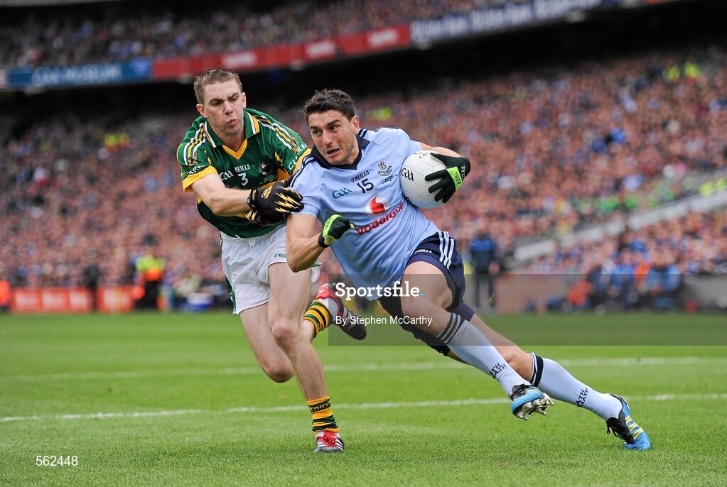 18 September 2011; Bernard Brogan, Dublin, is tackled by Marc O Se, Kerry. GAA Football All-Ireland Senior Championship Final, Kerry v Dublin, Croke Park, Dublin. Picture credit: Stephen McCarthy / SPORTSFILE