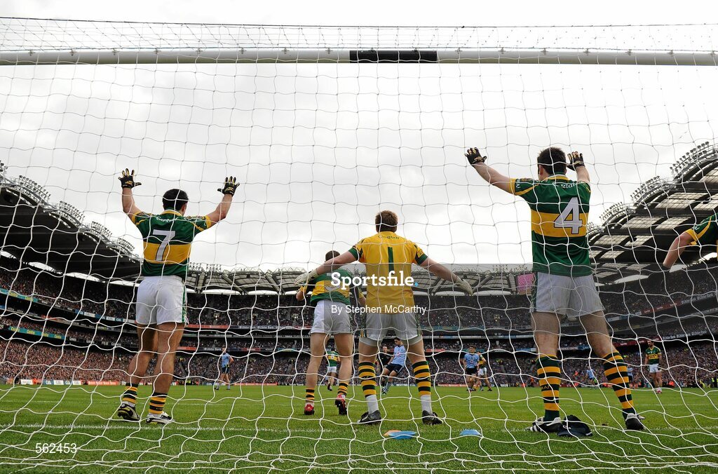 18 September 2011; Kerry players defend a Bernard Brogan free. GAA Football All-Ireland Senior Championship Final, Kerry v Dublin, Croke Park, Dublin. Picture credit: Stephen McCarthy / SPORTSFILE