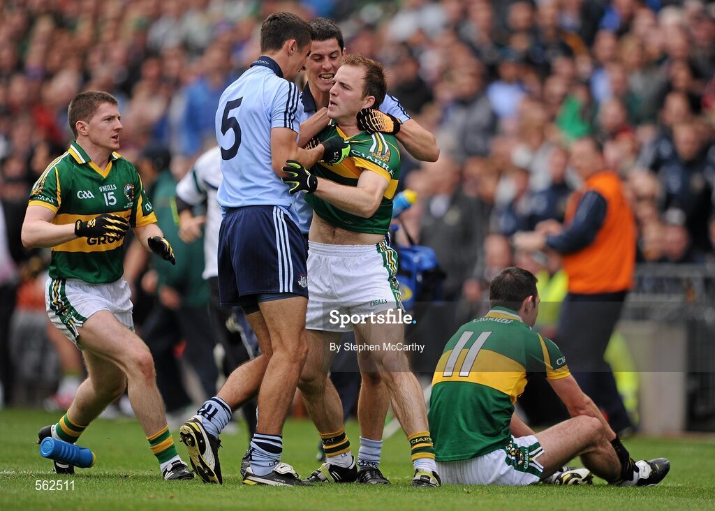 18 September 2011; James McCarthy, left, and Rory O'Carroll, Dublin, tussle with Darran O'Sullivan, Kerry. GAA Football All-Ireland Senior Championship Final, Kerry v Dublin, Croke Park, Dublin. Picture credit: Stephen McCarthy / SPORTSFILE