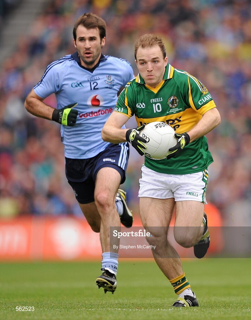 18 September 2011; Darran O'Sullivan, Kerry, in action against Bryan Cullen, Dublin. GAA Football All-Ireland Senior Championship Final, Kerry v Dublin, Croke Park, Dublin. Picture credit: Stephen McCarthy / SPORTSFILE