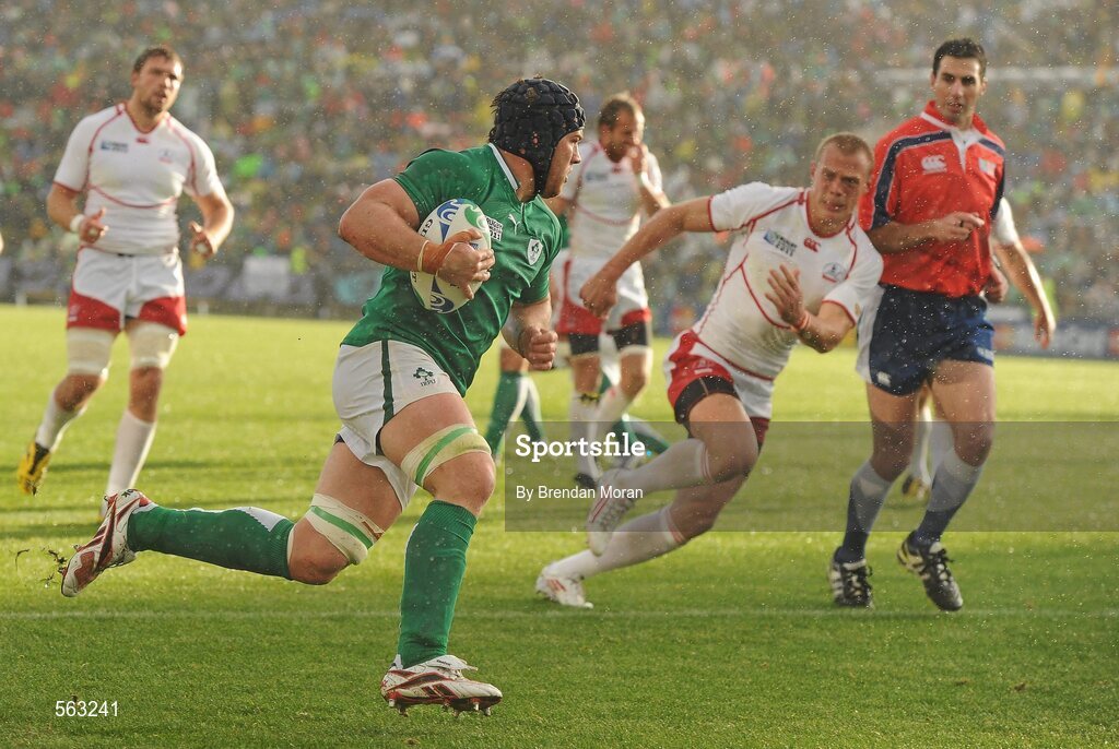 25 September 2011; Sean O'Brien, Ireland, runs through to score his side's first try against Russia. 2011 Rugby World Cup, Pool C, Ireland v Russia, Rotorua International Stadium, Rotorua, New Zealand. Picture credit: Brendan Moran / SPORTSFILE