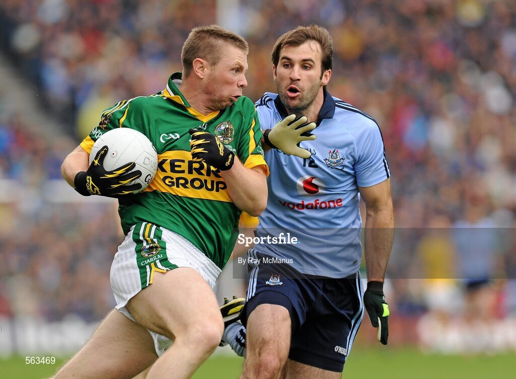 18 September 2011; Tomas O Se, Kerry, in action against Bryan Cullen, Dublin. GAA Football All-Ireland Senior Championship Final, Kerry v Dublin, Croke Park, Dublin. Picture credit: Ray McManus / SPORTSFILE