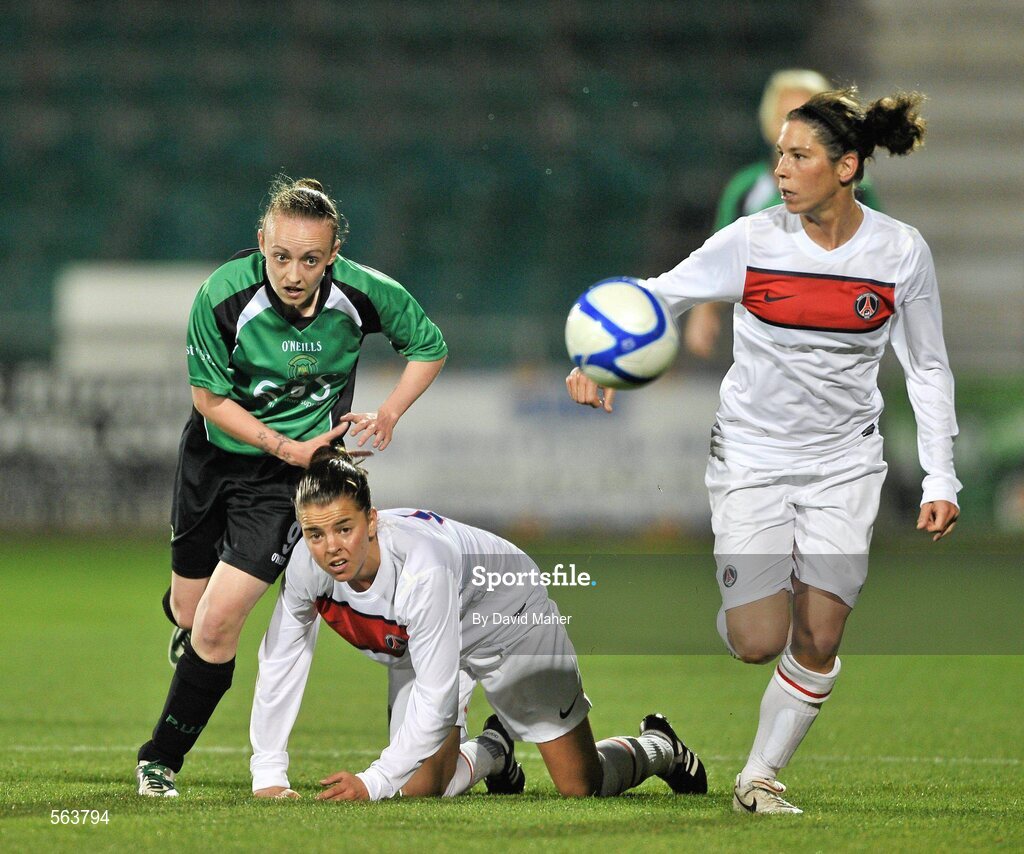 28 September 2011; Wendy McGlone, Peamount United FC, in action against Lea Rubio, left, and Nonna Debonne, Paris St Germain. UEFA Women's Champions League Round of 32, Peamount United FC v Paris St Germain, Tallaght Stadium, Tallaght, Dublin. Picture credit: David Maher / SPORTSFILE