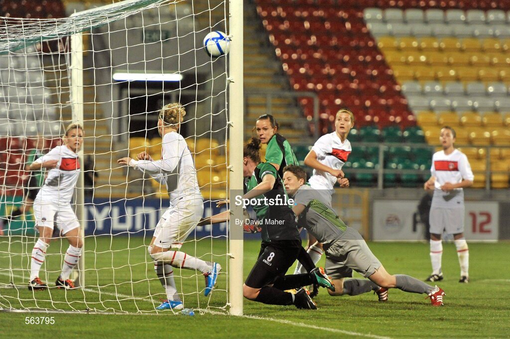 28 September 2011; Peamount United FC's Louise Quinn, 8, comes close to scoring as her header just goes over the bar. UEFA Women's Champions League Round of 32, Peamount United FC v Paris St Germain, Tallaght Stadium, Tallaght, Dublin. Picture credit: David Maher / SPORTSFILE