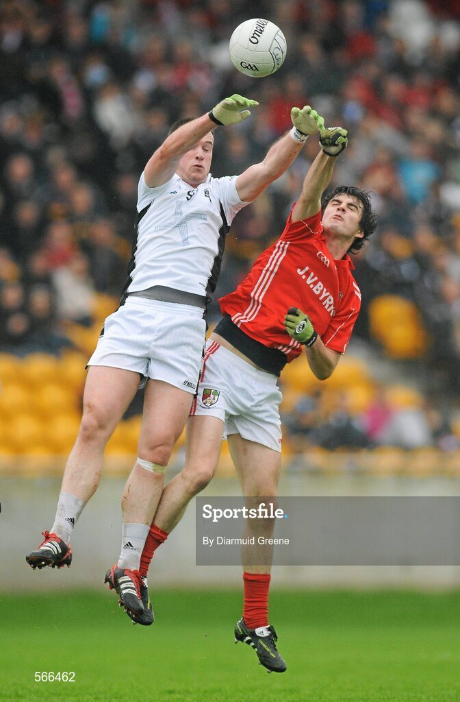 9 October 2011; Ross Brady, Clara, in action against Richie Dalton, Edenderry. Tullamore Court Hotel Senior Football Final, Clara v Edenderry, O'Connor Park, Tullamore, Co. Offaly. Picture credit: Diarmuid Greene / SPORTSFILE
