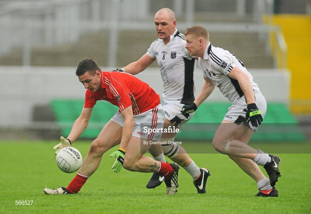 9 October 2011; Derek Kelly, Edenderry, in action against Peter Flanagan, right, and Scott Brady, Clara. Tullamore Court Hotel Senior Football Final, Clara v Edenderry, O'Connor Park, Tullamore, Co. Offaly. Picture credit: Diarmuid Greene / SPORTSFILE