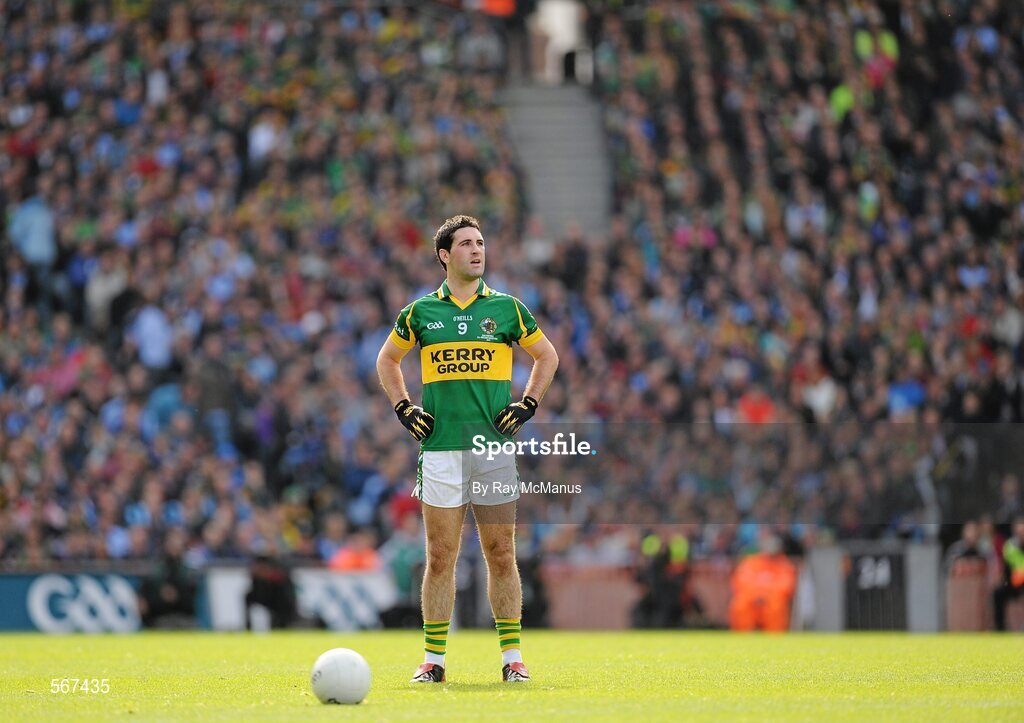 18 September 2011; Bryan Sheehan, Kerry, prepares to take a free. GAA Football All-Ireland Senior Championship Final, Kerry v Dublin, Croke Park, Dublin. Picture credit: Ray McManus / SPORTSFILE