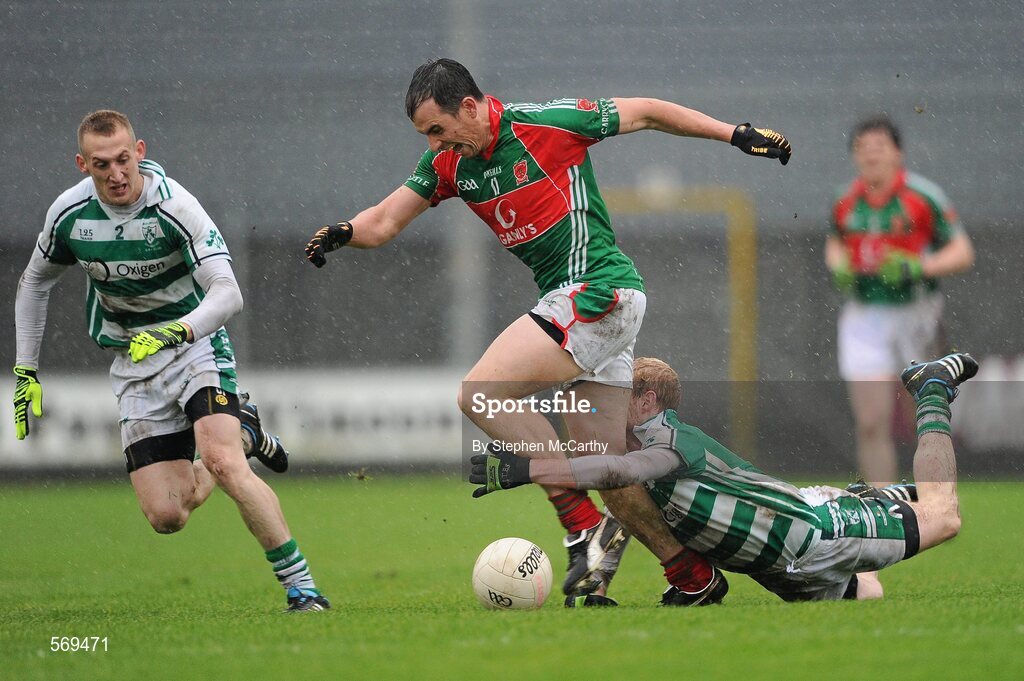 23 October 2011; Dessie Dolan, Garrycastle, in action against David Miller, Mullingar Shamrocks. Westmeath County Senior Football Championship Final, Garrycastle v Mullingar Shamrocks, Cusack Park, Mullingar, Co. Westmeath. Picture credit: Stephen McCarthy / SPORTSFILE
