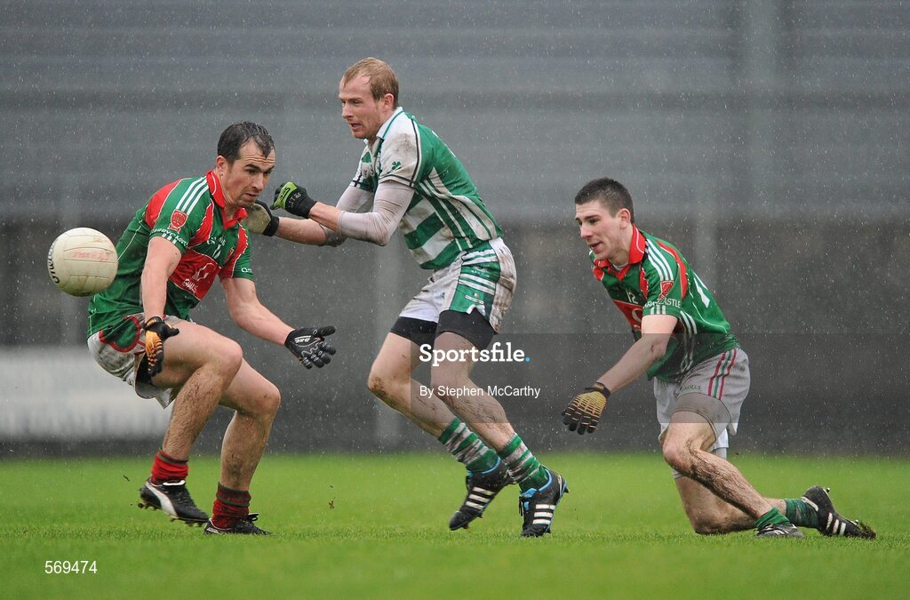 23 October 2011; David Miller, Mullingar Shamrocks, in action against Dessie Dolan, left, and James Dolan, Garrycastle. Westmeath County Senior Football Championship Final, Garrycastle v Mullingar Shamrocks, Cusack Park, Mullingar, Co. Westmeath. Picture credit: Stephen McCarthy / SPORTSFILE
