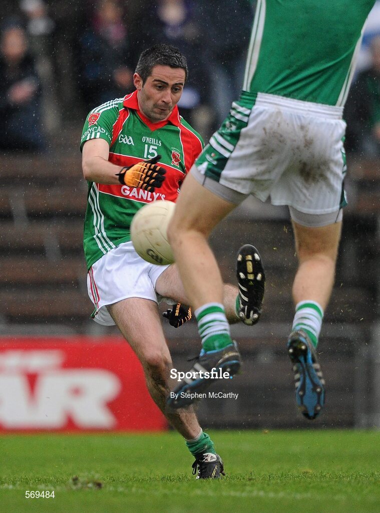 23 October 2011; James Duignan, Garrycastle, shoots to score his side's goal. Westmeath County Senior Football Championship Final, Garrycastle v Mullingar Shamrocks, Cusack Park, Mullingar, Co. Westmeath. Picture credit: Stephen McCarthy / SPORTSFILE