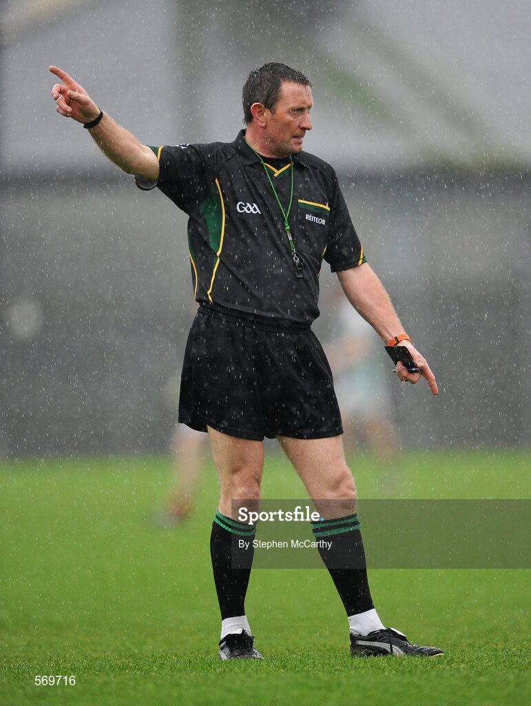 23 October 2011; Referee Pat Fox. Westmeath County Senior Football Championship Final, Garrycastle v Mullingar Shamrocks, Cusack Park, Mullingar, Co. Westmeath. Picture credit: Stephen McCarthy / SPORTSFILE