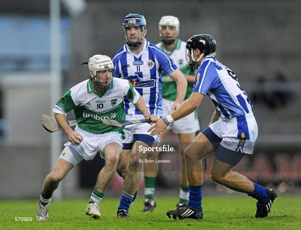 30 October 2011; Peadar Carton, O'Toole's, in action against Shane Durkin, right, and Graham Morris, Ballyboden St. Enda's. Dublin County Senior Huling Championship Final, Ballyboden St Enda's v O'Toole's, Parnell Park, Dublin. Picture credit: Brian Lawless / SPORTSFILE