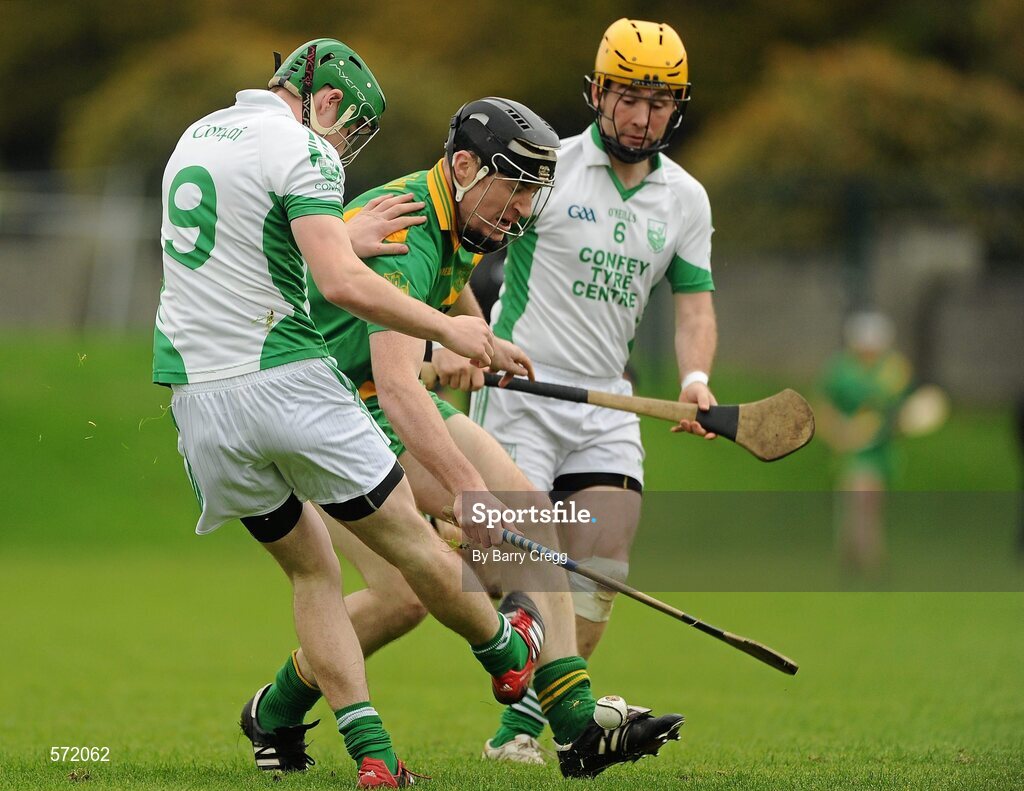 30 October 2011; Paul Condon, Kill, in action against Gary Savage, left, and Roger Quinn, right, Confey. Intermediate B Championship Final, Kill v Confey, Naas GAA Ground, Co. Kildare. Picture credit: Barry Cregg / SPORTSFILE