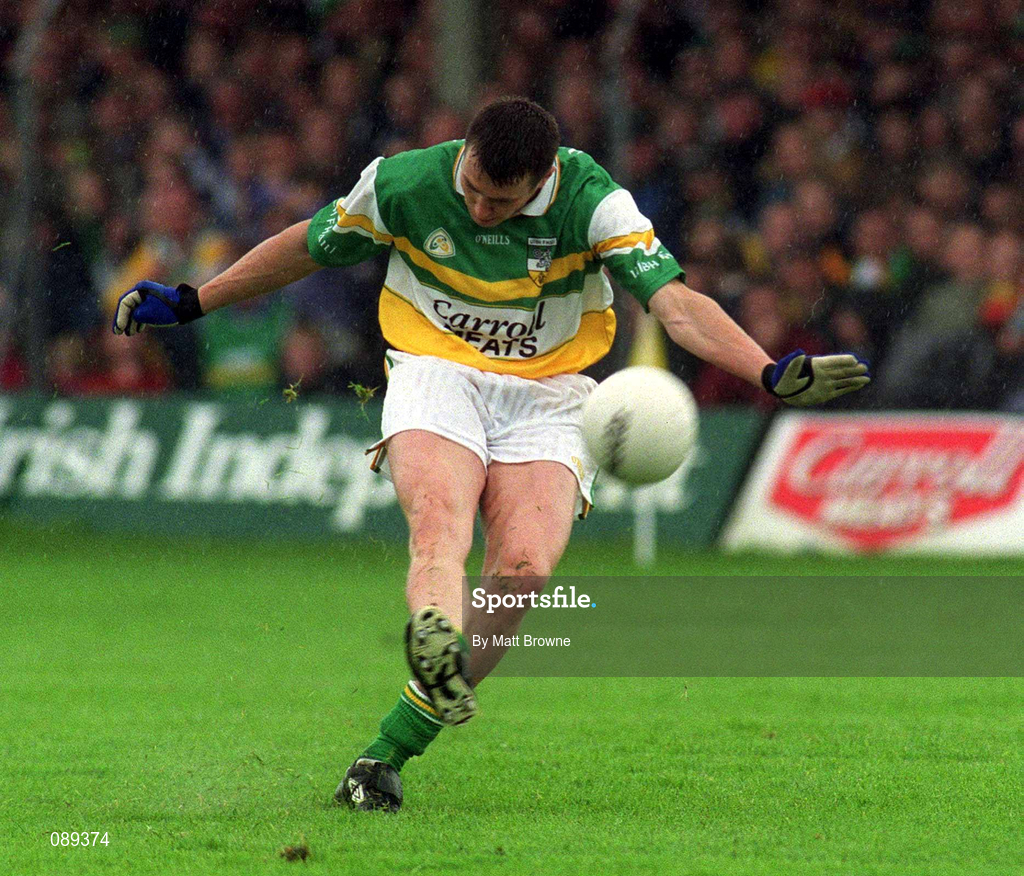 26 May 2002; Ciaran McManus of Offaly during the Bank of Ireland Leinster Senior Football Championship Quarter-Final match between Offaly and Laois at O'Connor Park in Tullamore, Offaly. Photo by Matt Browne/Sportsfile