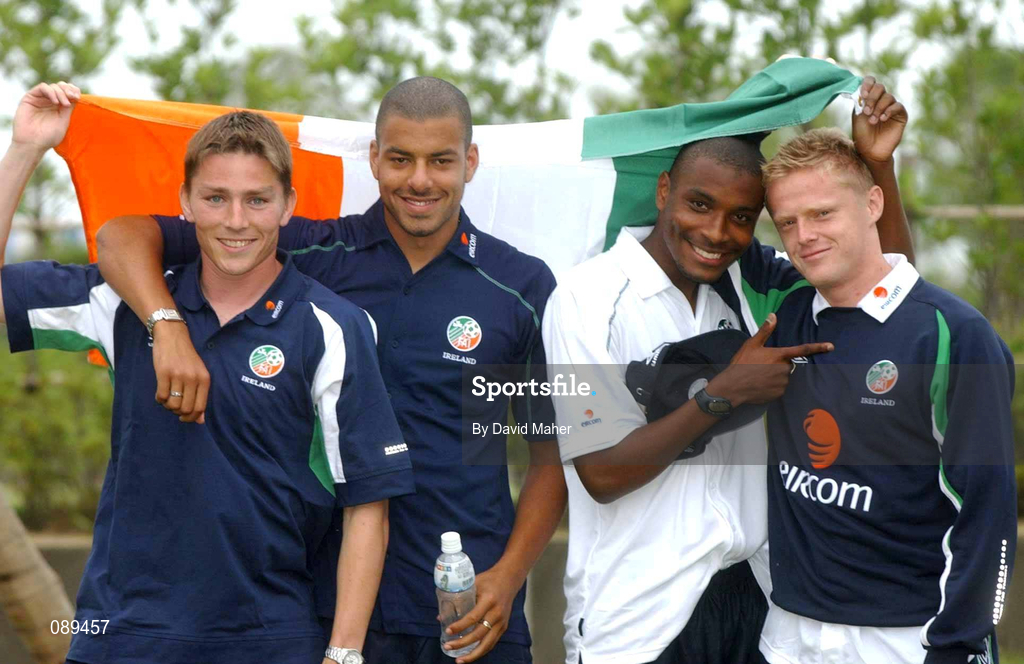 30 May 2002; Republic of Ireland players, from left, Matt Holland, Steven Reid, Clinton Morrison and Damien Duff hold the Irish flag during a farewell ceremony at Izumo Sports Park in Izumo, Japan, ahead of their first FIFA World Cup 2002 Group E match against Cameroon. Photo by David Maher/Sportsfile