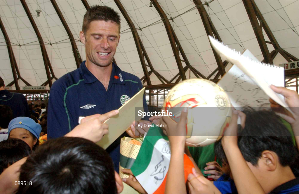 30 May 2002; Republic of Ireland's Niall Quinn signs autographs during a farewell ceremony at Izumo Sports Park in Izumo, Japan, ahead of their first FIFA World Cup 2002 Group E match against Cameroon. Photo by David Maher/Sportsfile