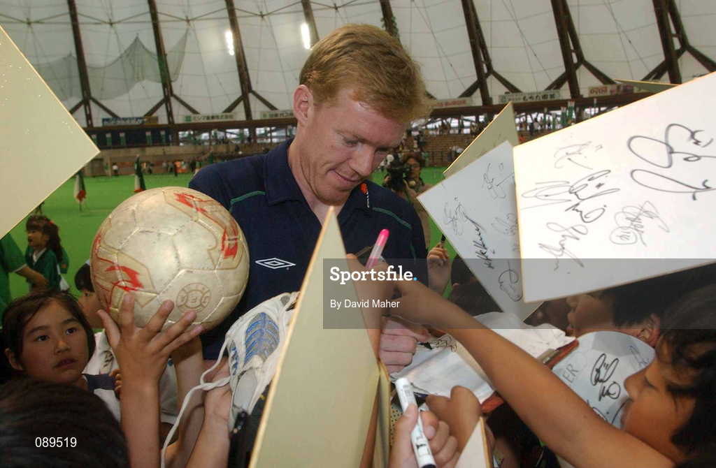 30 May 2002; Republic of Ireland's Steve Staunton signs autographs during a farewell ceremony at Izumo Sports Park in Izumo, Japan, ahead of their first FIFA World Cup 2002 Group E match against Cameroon. Photo by David Maher/Sportsfile