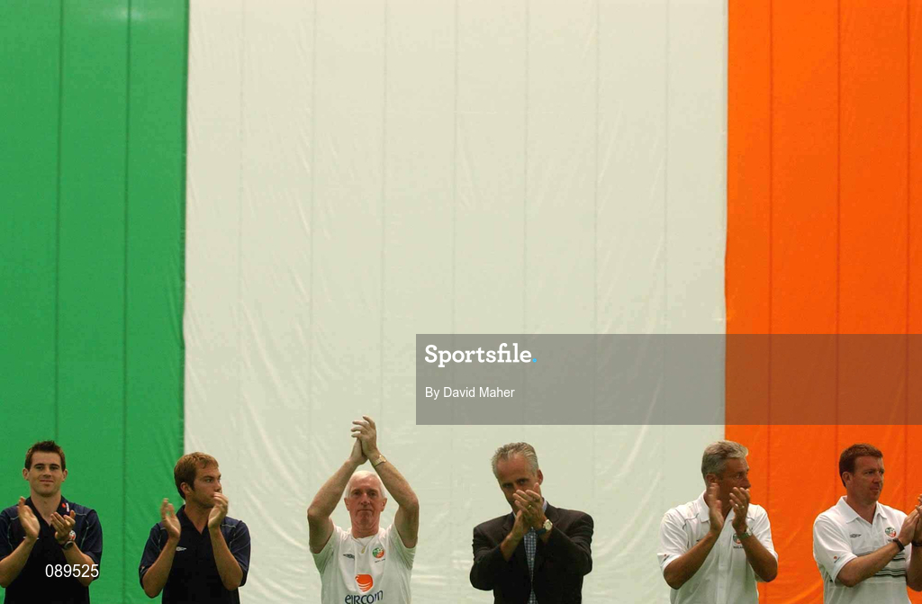 30 May 2002; Republic of Ireland players and staff applaud the crowd during a farewell ceremony at Izumo Sports Park in Izumo, Japan, ahead of their first FIFA World Cup 2002 Group E match against Cameroon. Photo by David Maher/Sportsfile
