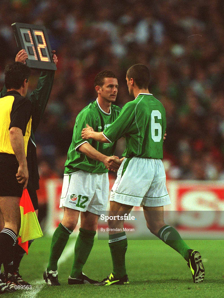 16 May 2002; Republic of Ireland's Roy Keane, right, is replaced by substitute Mark Kinsella during the International Friendly match between Republic of Ireland and Nigeria at Lansdowne Road in Dublin. Photo by Brendan Moran/Sportsfile
