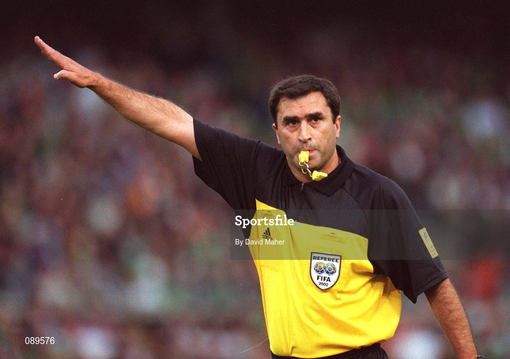 16 May 2002; Referee Antonio Manuel Almedia Costa during the International Friendly match between Republic of Ireland and Nigeria at Lansdowne Road in Dublin. Photo by David Maher/Sportsfile