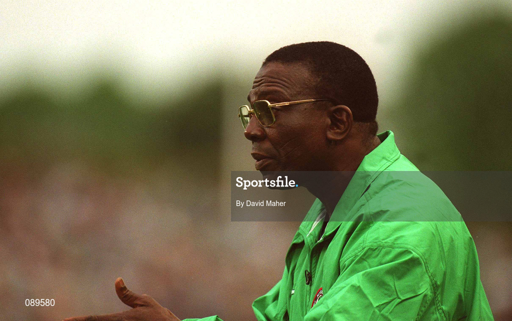 16 May 2002; Nigeria manager Festus Onigbinde during the International Friendly match between Republic of Ireland and Nigeria at Lansdowne Road in Dublin. Photo by David Maher/Sportsfile