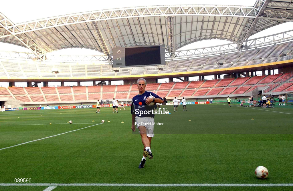 31 May 2002; Republic of Ireland manager Mick McCarthy during at Republic of Ireland squad training session at Big Swan Stadium in Niigata, Japan. Photo by David Maher/Sportsfile