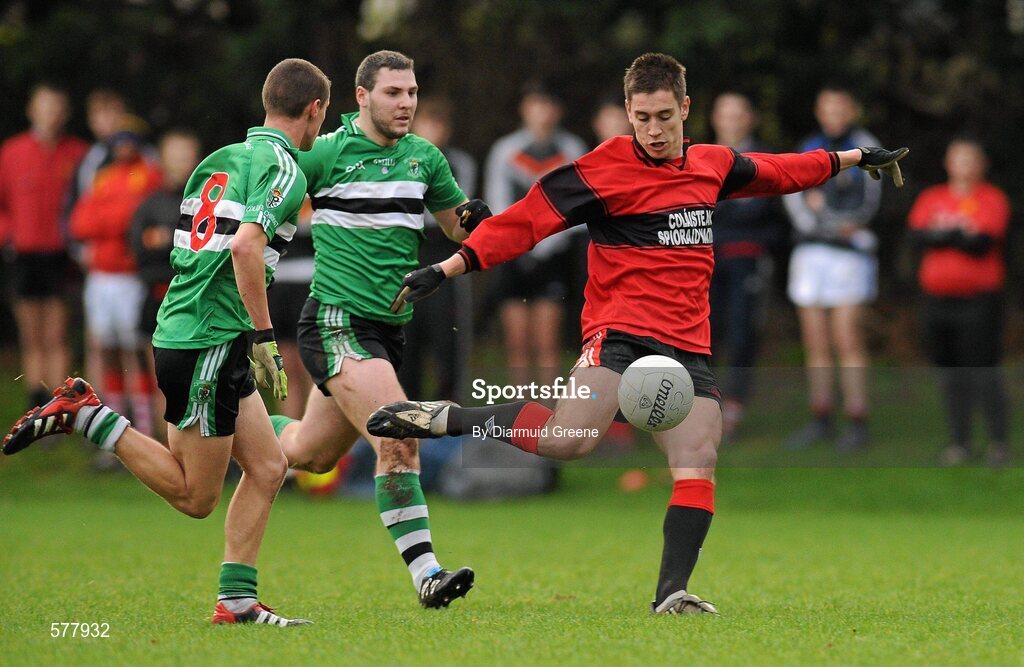 23 November 2011; Conor Dorman, Colaiste an Spioraid Naoimh, in action against Enda Dennehy, left, and Eoin Smith, Colaiste Chríost Rí. Corn Ui Mhuiri Senior 'A' Football Championship, Colaiste an Spioraid Naoimh v Colaiste Chríost Rí, Ballincollig GAA Club, Co. Cork. Picture credit: Diarmuid Greene / SPORTSFILE