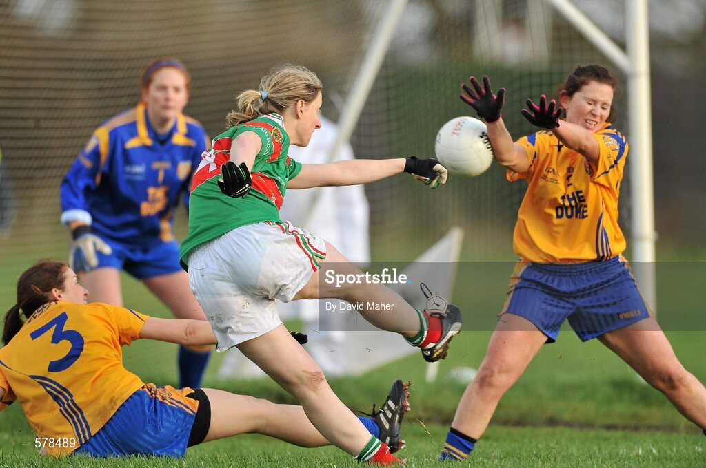 27 November 2011; Cora Staunton, Carnacon, in action against Eimear Cassidy, right, and Lorraine O'Sullivan, Na Fianna. Tesco All-Ireland Senior Ladies Football Club Championship Final, Carnacon v Na Fianna, Ballymahon, Co. Longford. Picture credit: David Maher / SPORTSFILE