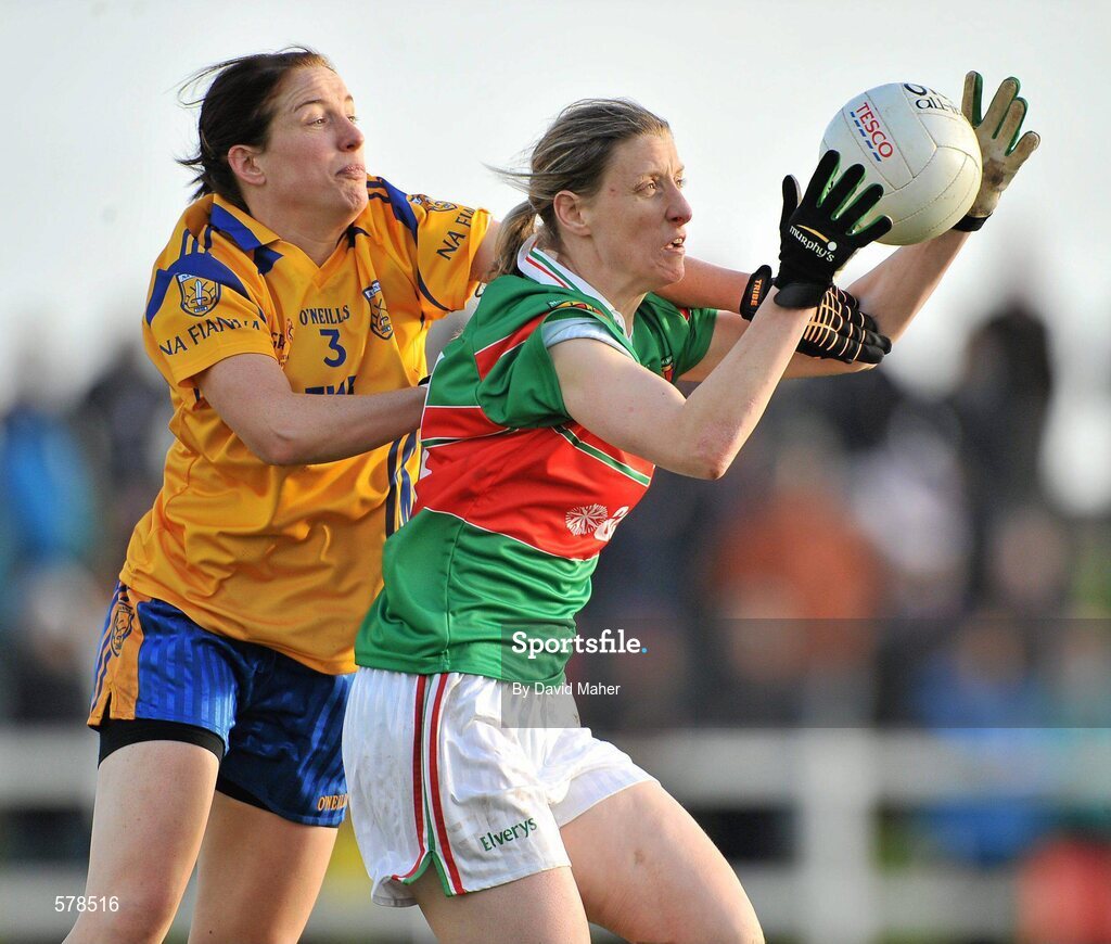 27 November 2011; Cora Staunton, Carnacon, in action against Lorraine O'Sullivan, Na Fianna. Tesco All-Ireland Senior Ladies Football Club Championship Final, Carnacon v Na Fianna, Ballymahon, Co. Longford. Picture credit: David Maher / SPORTSFILE