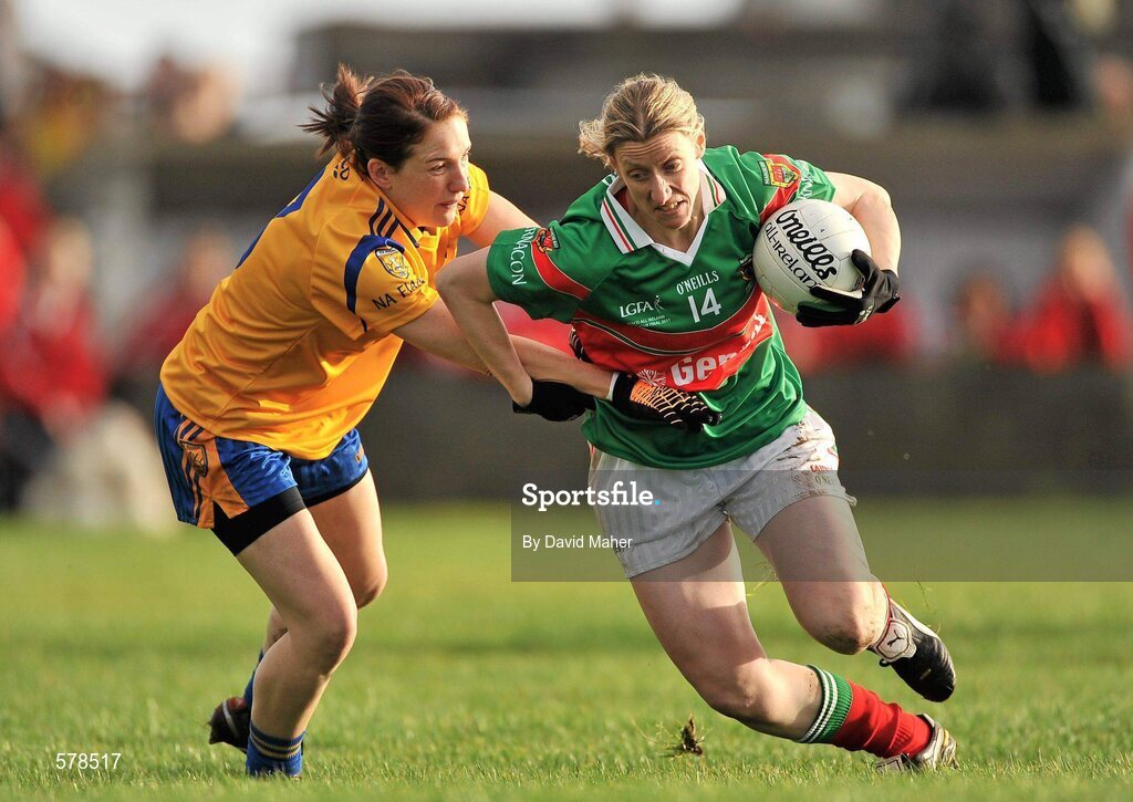 27 November 2011; Cora Staunton, Carnacon, in action against Lorraine O'Sullivan, Na Fianna. Tesco All-Ireland Senior Ladies Football Club Championship Final, Carnacon v Na Fianna, Ballymahon, Co. Longford. Picture credit: David Maher / SPORTSFILE