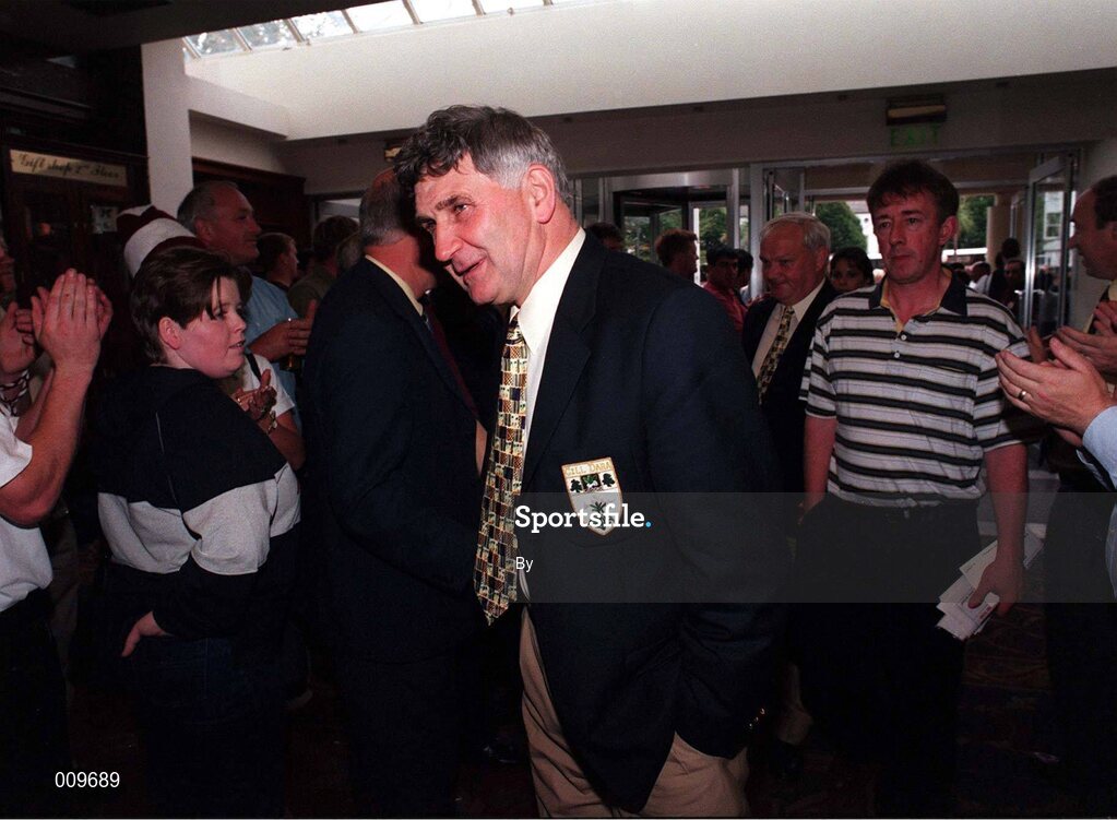 28th September 1998. Kildare manager Mick O'Dwyer arrives at the Burlington Hotel.  Picture Credit Ray McManus/SPORTSFILE.