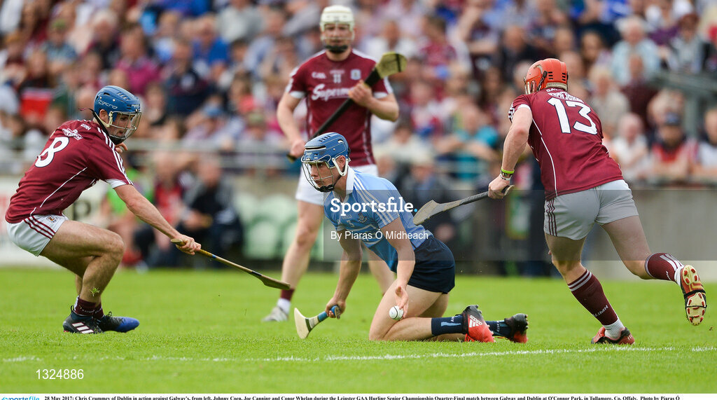 28 May 2017; Chris Crummey of Dublin in action against Galway's, from left, Johnny Coen, Joe Canning and Conor Whelan during the Leinster GAA Hurling Senior Championship Quarter-Final match between Galway and Dublin at O'Connor Park, in Tullamore, Co. Offaly.  Photo by Piaras Ó Mídheach/Sportsfile