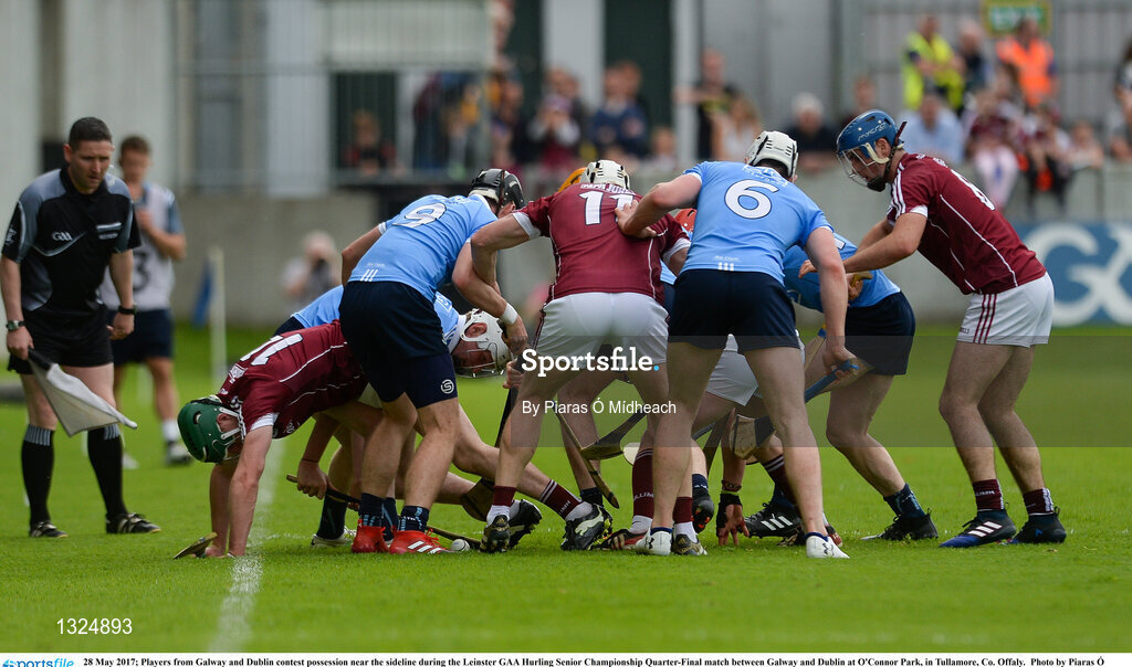 28 May 2017; Players from Galway and Dublin contest possession near the sideline during the Leinster GAA Hurling Senior Championship Quarter-Final match between Galway and Dublin at O'Connor Park, in Tullamore, Co. Offaly.  Photo by Piaras Ó Mídheach/Sportsfile