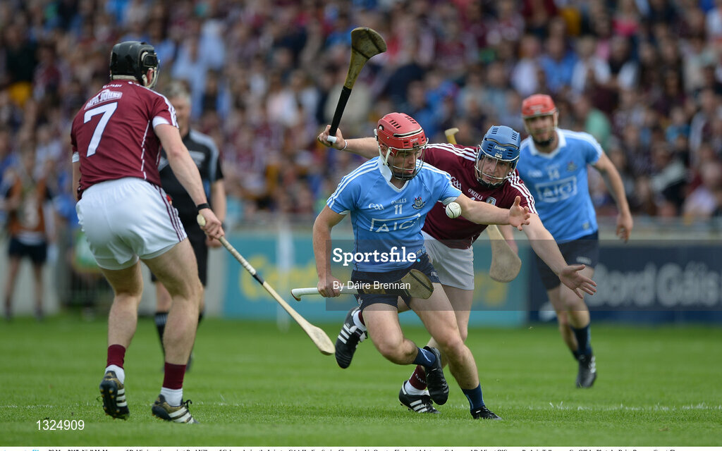 28 May 2017; Niall McMurrow of Dublin in action against Paul Killeen of Galway during the Leinster GAA Hurling Senior Championship Quarter-Final match between Galway and Dublin at O'Connor Park, in Tullamore, Co. Offaly. Photo by Daire Brennan/Sportsfile
