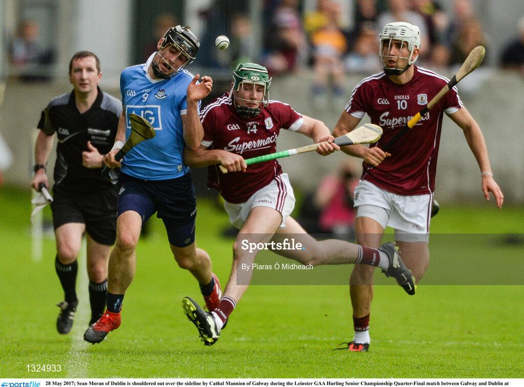 28 May 2017; Sean Moran of Dublin is shouldered out over the sideline by Cathal Mannion of Galway during the Leinster GAA Hurling Senior Championship Quarter-Final match between Galway and Dublin at O'Connor Park, in Tullamore, Co. Offaly.  Photo by Piaras Ó Mídheach/Sportsfile