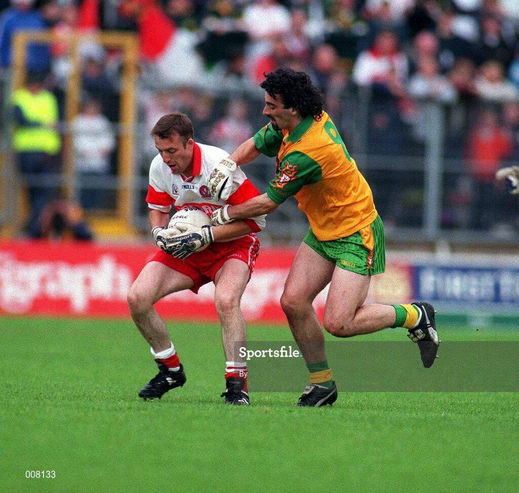 19 July 1998. Derry's Dermot Dougan in a tussle for possession with Donegal's Jim McGuinness. Ulster Football Final, Derry v Donegal, Clones. Picture Credit Matt Browne/SPORTSFILE