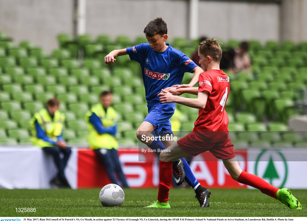 31 May 2017; Rían McConnell of St Patrick's NS, Co Meath, in action against TJ Tierney of Granagh NS, Co Limerick, during the SPAR FAI Primary School 5s National Finals at Aviva Stadium, in Lansdowne Rd, Dublin 4. Photo by Sam Barnes/Sportsfile