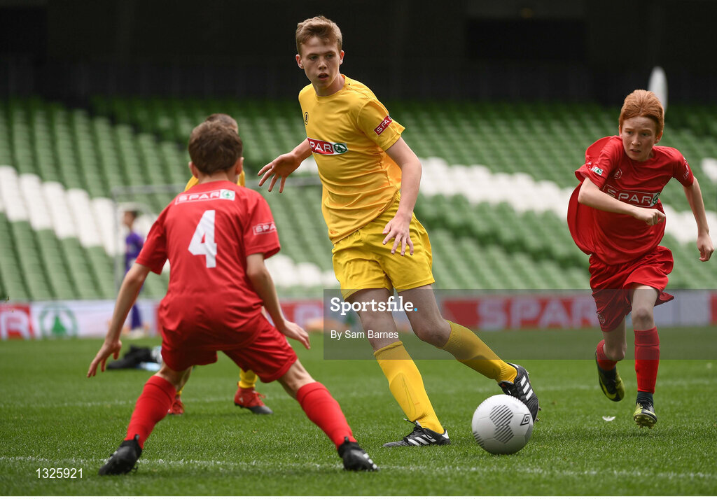 31 May 2017; Andrew Murray of Dooish NS, Co Donegal, in action against Kevin Fitzpatrick, left, and Zach Lynch of Scoil an Athar Tadhg, Co Cork, during the SPAR FAI Primary School 5s National Finals at Aviva Stadium, in Lansdowne Rd, Dublin 4. Photo by Sam Barnes/Sportsfile