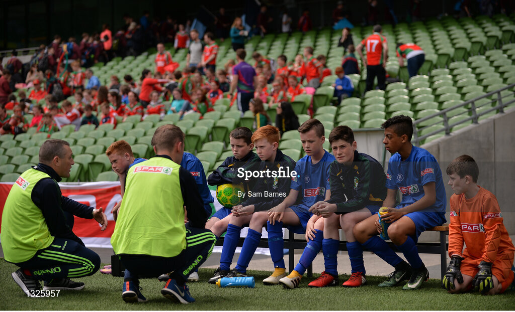 31 May 2017; The St Patrick's NS Team, Co Meath, have a team talk during the SPAR FAI Primary School 5s National Finals at Aviva Stadium, in Lansdowne Rd, Dublin 4. Photo by Sam Barnes/Sportsfile