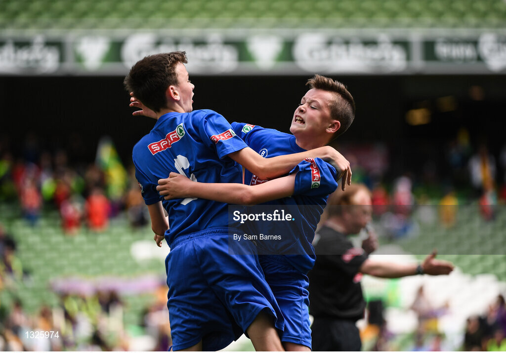 31 May 2017; Rían McConnell of St Patrick's NS, Co Meath, left, celebrates with Arón Monaghan, after scoring a penalty during the SPAR FAI Primary School 5s National Finals at Aviva Stadium, in Lansdowne Rd, Dublin 4. Photo by Sam Barnes/Sportsfile