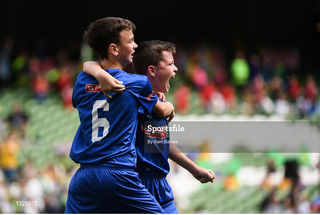 31 May 2017; Rían McConnell of St Patrick's NS, Co Meath, left, celebrates with Arón Monaghan, after scoring a penalty during the SPAR FAI Primary School 5s National Finals at Aviva Stadium, in Lansdowne Rd, Dublin 4. Photo by Sam Barnes/Sportsfile